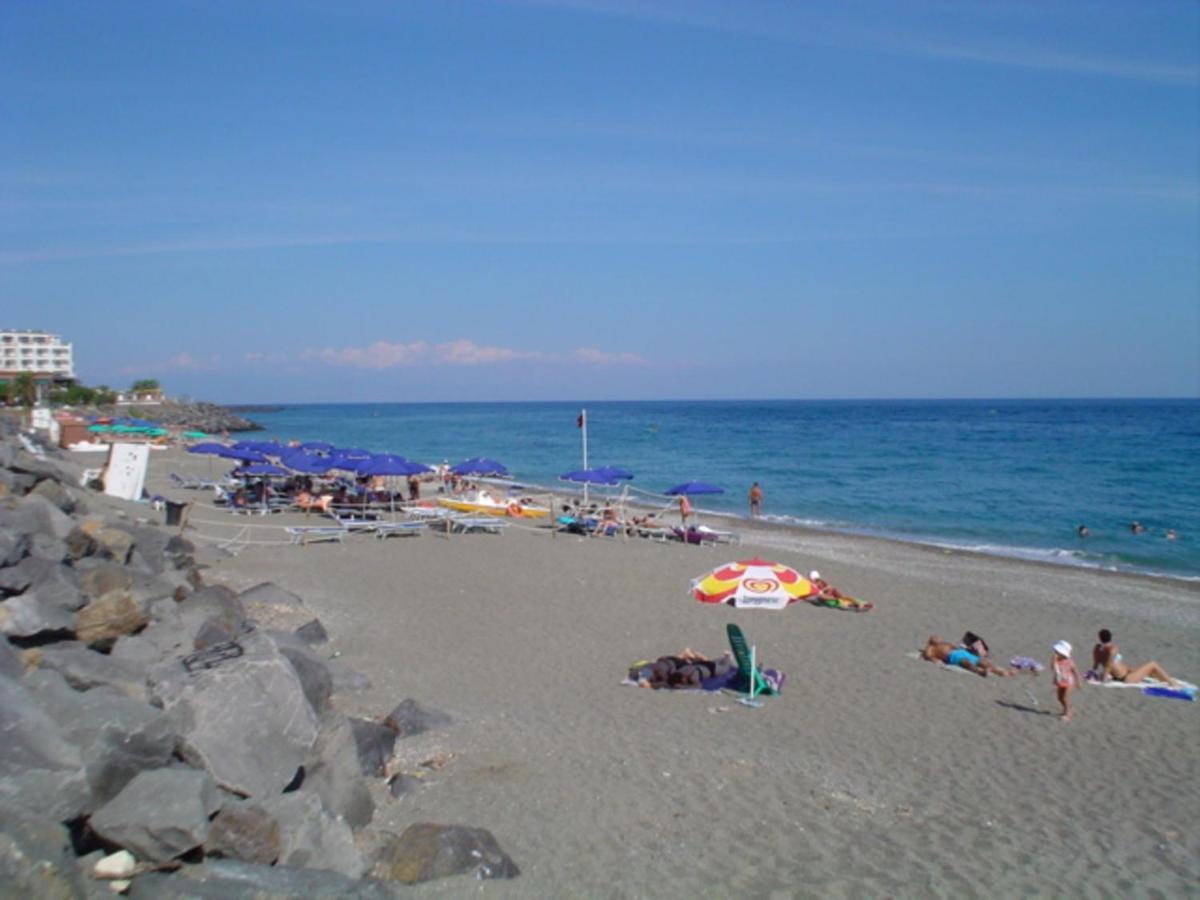 House Near The Beach Giardini-Naxos Exterior foto